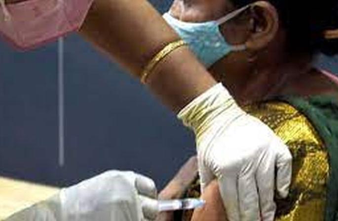 The pace of vaccination; It can take up to two years for everyone to get both doses! | लसीकरणाची कासवगती; प्रत्येकाला दोन्ही डोस मिळण्यासाठी लागू शकतात दोन वर्षे! The pace of vaccination; It can take up to two years for everyone to get both doses! | लसीकरणाची कासवगती; प्रत्येकाला दोन्ही डोस मिळण्यासाठी लागू शकतात दोन वर्षे!
