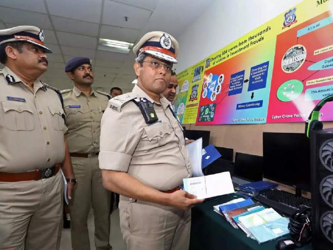 One room, 84 bank accounts and 854 crore fraud; Karnataka police arrested two youth from bangalore | एक खोली, 84 बँक अकाउंट अन् 854 कोटींची फसवणूक; पैशांचा ढिग पाहून पोलिसही चक्रावले... One room, 84 bank accounts and 854 crore fraud; Karnataka police arrested two youth from bangalore | एक खोली, 84 बँक अकाउंट अन् 854 कोटींची फसवणूक; पैशांचा ढिग पाहून पोलिसही चक्रावले...