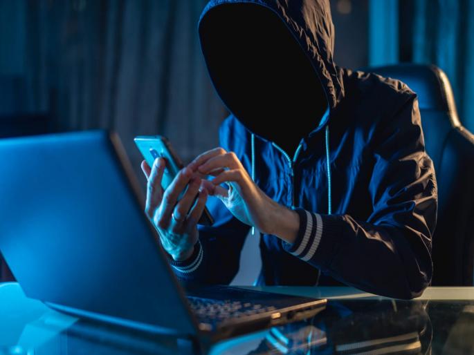 Cyber thieves in action in Pune; Four people duped of Rs 43 lakh in 4 separate incidents in the city | पुण्यात सायबर चोरट्यांचा धुमाकूळ; शहरातील वेगवगेळ्या ४ घटनांमध्ये चौघांना ४३ लाखांना फसवले