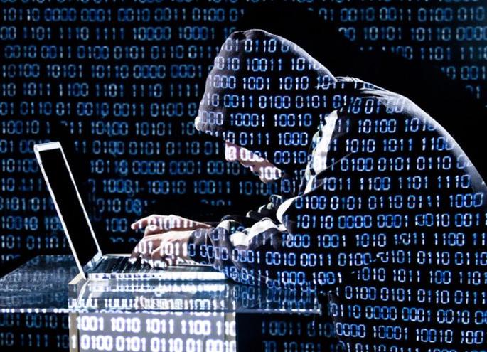 In Nagpur, cyber criminals cheated the entire family | नागपुरात सायबर गुन्हेगारांनी अख्ख्या कुटुंबाला फसवले In Nagpur, cyber criminals cheated the entire family | नागपुरात सायबर गुन्हेगारांनी अख्ख्या कुटुंबाला फसवले