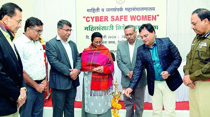 Think a bit about putting photos on Facebook now: Speakers' opinion | यापुढे फेसबुकवर फोटो टाकताना थोडा विचार करा : वक्त्यांचे मत Think a bit about putting photos on Facebook now: Speakers' opinion | यापुढे फेसबुकवर फोटो टाकताना थोडा विचार करा : वक्त्यांचे मत