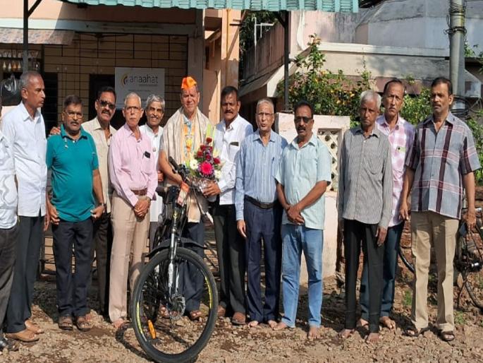 Chintamani Bodus a retired policeman from Sangli completed the 1850 km journey from Sangli to Ayodhya by bicycle | सांगलीच्या ६१ वर्षीय चिंतामणी बोडस यांनी सायकलवरुन गाठली अयोध्या, १८५० किलोमीटर केले पार Chintamani Bodus a retired policeman from Sangli completed the 1850 km journey from Sangli to Ayodhya by bicycle | सांगलीच्या ६१ वर्षीय चिंतामणी बोडस यांनी सायकलवरुन गाठली अयोध्या, १८५० किलोमीटर केले पार