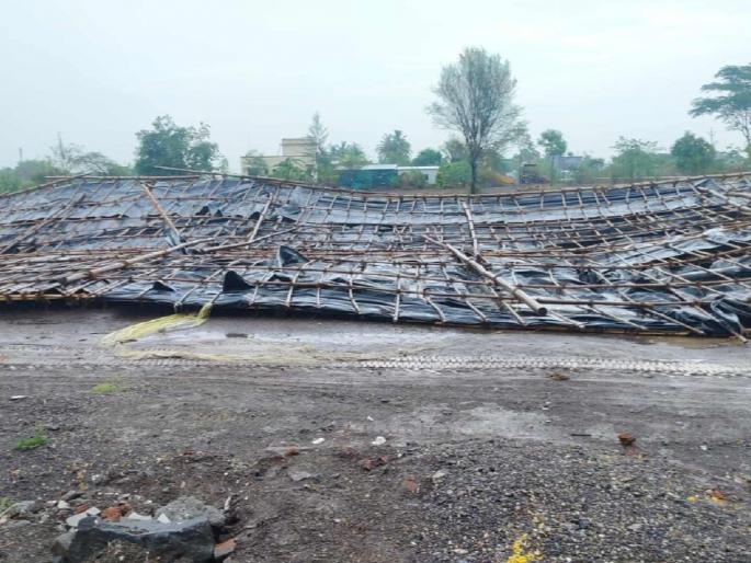 Houses collapsed due to stormy rains, many trees also fell; Half of Kopargaon taluk was attacked! | वादळी पावसामुळे घरांची पडझड, अनेक झाडेही कोसळली; अर्ध्या कोपरगाव तालुक्याला झोडपले! Houses collapsed due to stormy rains, many trees also fell; Half of Kopargaon taluk was attacked! | वादळी पावसामुळे घरांची पडझड, अनेक झाडेही कोसळली; अर्ध्या कोपरगाव तालुक्याला झोडपले!