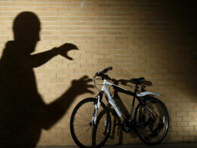 basti eight year old thief kid become mastermind of stealing bicycle | धक्कादायक! ८ वर्षांच्या मुलाची लोकांना भीती; सायकल चोरीचा 'मास्टरमाइंड', पोलीसही हैराण basti eight year old thief kid become mastermind of stealing bicycle | धक्कादायक! ८ वर्षांच्या मुलाची लोकांना भीती; सायकल चोरीचा 'मास्टरमाइंड', पोलीसही हैराण