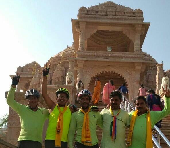 Akola to Ramtek Cycle Tour for environmental awareness | पर्यावरण जनजागृतीसाठी अकोला ते रामटेक सायकल यात्रा Akola to Ramtek Cycle Tour for environmental awareness | पर्यावरण जनजागृतीसाठी अकोला ते रामटेक सायकल यात्रा