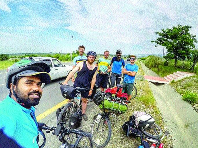 ... he reached Russia by bicycle | ...त्याने सायकलने गाठली रशिया ... he reached Russia by bicycle | ...त्याने सायकलने गाठली रशिया