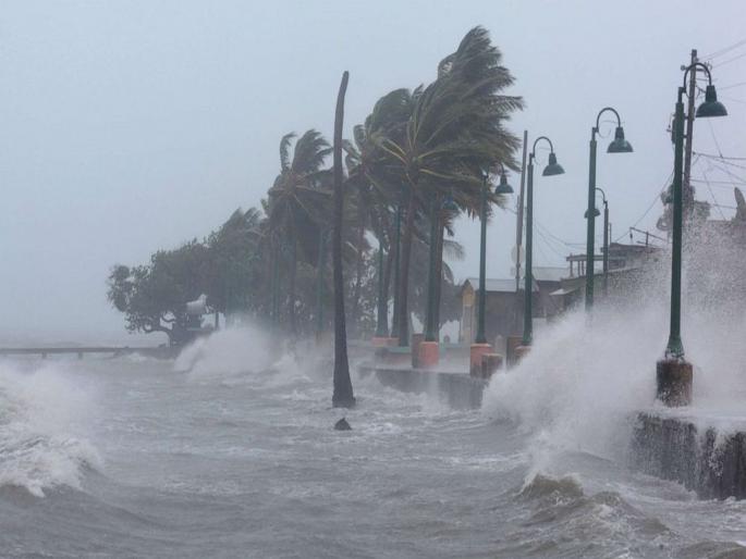 Cyclone Tauktae Live Updates heavy rains in kokan will hit mumbai also | Cyclone Tauktae Live Updates: तौत्के चक्रीवादळ गुजरातच्या किनाऱ्याला धडकलं; अहमदाबादमध्ये वादळी वाऱ्यासह तुफान पाऊस Cyclone Tauktae Live Updates heavy rains in kokan will hit mumbai also | Cyclone Tauktae Live Updates: तौत्के चक्रीवादळ गुजरातच्या किनाऱ्याला धडकलं; अहमदाबादमध्ये वादळी वाऱ्यासह तुफान पाऊस