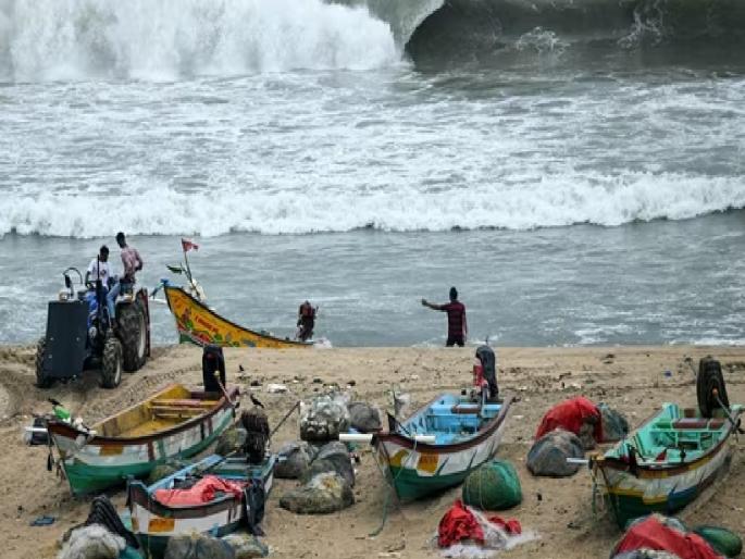 Severe Cyclone Montha makes strong presence on Andhra Pradesh coast | भयंकर ‘मोन्था’ चक्रीवादळाची आंध्र प्रदेशच्या किनारपट्टीवर जोरदार हजेरी Severe Cyclone Montha makes strong presence on Andhra Pradesh coast | भयंकर ‘मोन्था’ चक्रीवादळाची आंध्र प्रदेशच्या किनारपट्टीवर जोरदार हजेरी