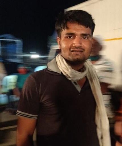 ‘This is my worship!’; He took a truck to Moradabad for the stranded laborers | ‘यही है मेरी इबादत!’; अडकलेल्या मजुरांसाठी ‘त्याने’ मुरादाबादला नेला ट्रक ‘This is my worship!’; He took a truck to Moradabad for the stranded laborers | ‘यही है मेरी इबादत!’; अडकलेल्या मजुरांसाठी ‘त्याने’ मुरादाबादला नेला ट्रक