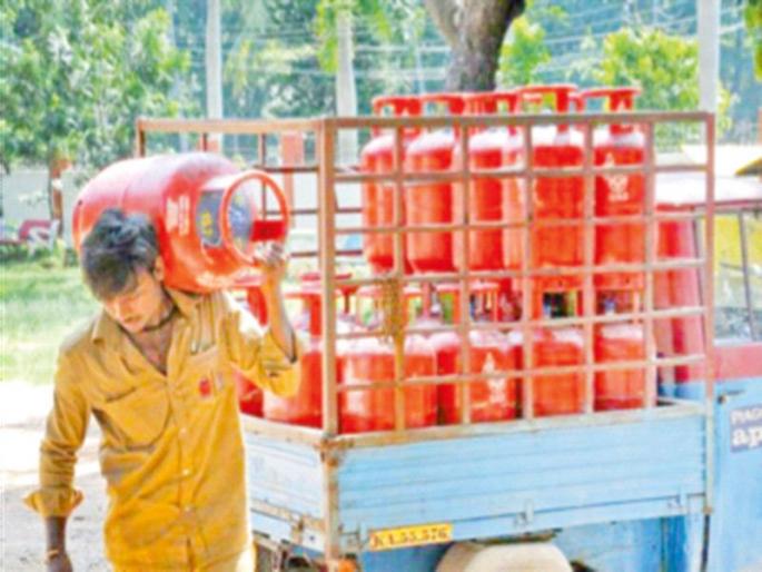 Seven years: double the price of a cylinder | सात वर्षे : सिलिंडरचे भाव दुप्पट