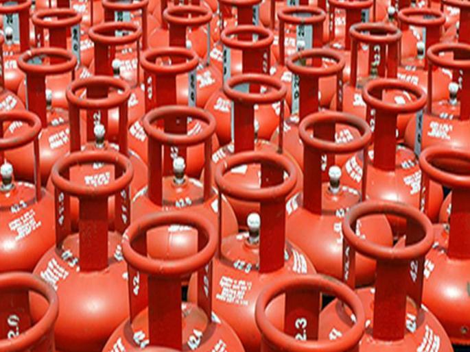 Cylinder explosion on handcart in front of Shivajinagar court; three injured | शिवाजीनगर न्यायालयासमोरील हातगाडीवर सिलिंडरचा स्फोट; तिघे जखमी Cylinder explosion on handcart in front of Shivajinagar court; three injured | शिवाजीनगर न्यायालयासमोरील हातगाडीवर सिलिंडरचा स्फोट; तिघे जखमी