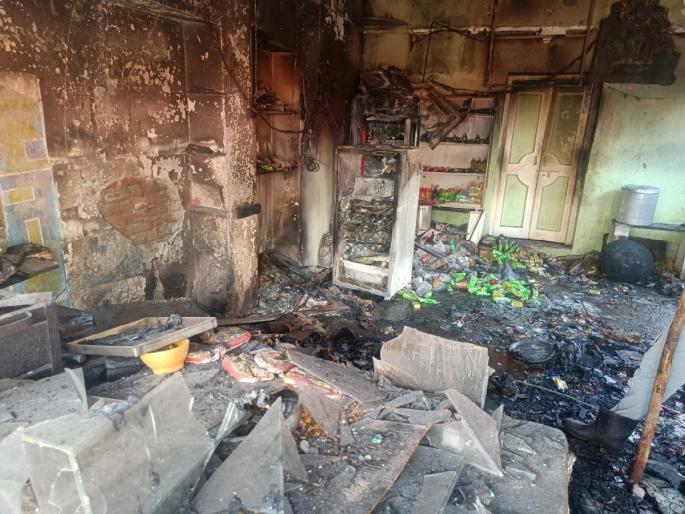 cylinder exploded after compressor explosion; horrific incident in Lakshmi cafe of Ramnagar area of wardha | आधी कॉम्प्रेसर फुटले नंतर सिलिंडरचा स्फोट, वर्ध्याच्या रामनगर परिसरातील घटनेने खळबळ cylinder exploded after compressor explosion; horrific incident in Lakshmi cafe of Ramnagar area of wardha | आधी कॉम्प्रेसर फुटले नंतर सिलिंडरचा स्फोट, वर्ध्याच्या रामनगर परिसरातील घटनेने खळबळ