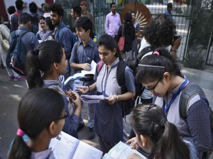 Mission Admissions - More than a lakh students wait for the eleventh admission process | मिशन अॅडमिशन - एक लाखाहून अधिक विद्यार्थ्यांना अकरावी प्रवेश प्रक्रियेची प्रतीक्षा Mission Admissions - More than a lakh students wait for the eleventh admission process | मिशन अॅडमिशन - एक लाखाहून अधिक विद्यार्थ्यांना अकरावी प्रवेश प्रक्रियेची प्रतीक्षा