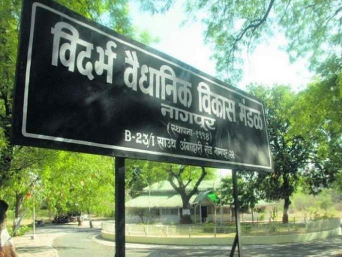 Development Boards are under construction, but extension to employees | विकास मंडळं अधांतरी, कर्मचाऱ्यांना मात्र एक्स्टेंशन Development Boards are under construction, but extension to employees | विकास मंडळं अधांतरी, कर्मचाऱ्यांना मात्र एक्स्टेंशन