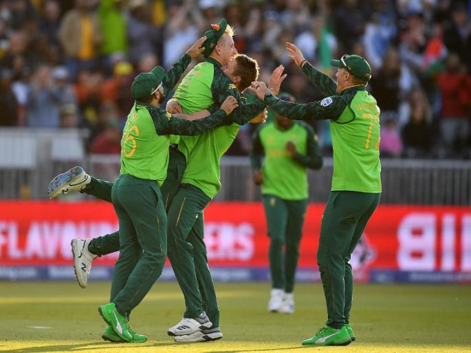 South Africa beat Australia; India will face semi-finals with new zealand | दक्षिण आफ्रिकेने ऑस्ट्रेलियाला नमविले; भारताचा सेमीफायनलमध्ये सामना ठरला
