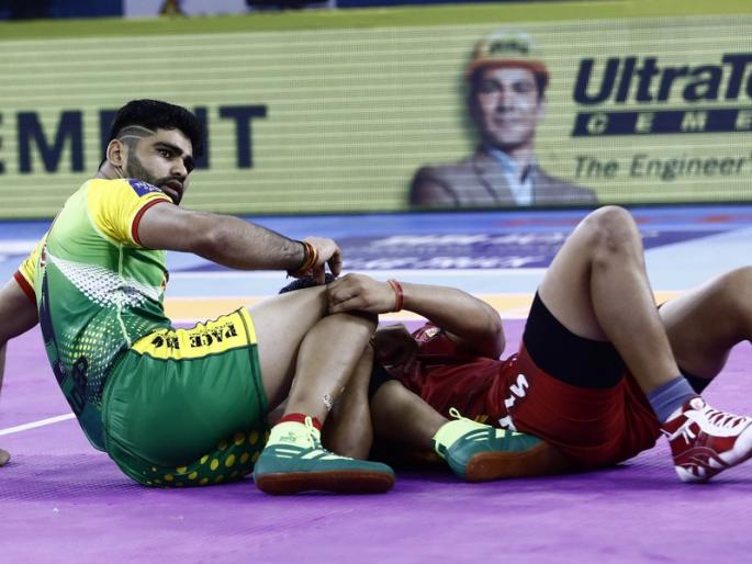 Pro kabaddi: Bengaluru Bulls hit Patna Pirates and won 34-32 | प्रो कबड्डी : बंगळुरु बुल्सची पटना पायरेट्सला धडक Pro kabaddi: Bengaluru Bulls hit Patna Pirates and won 34-32 | प्रो कबड्डी : बंगळुरु बुल्सची पटना पायरेट्सला धडक