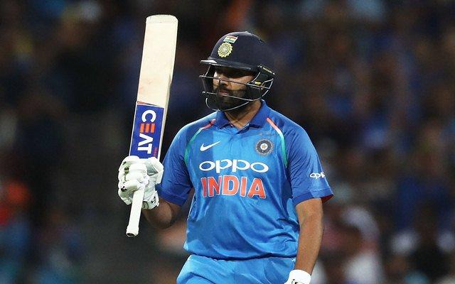 India vs West Indies: Rohit Sharma is equal to MS Dhoni's record | India vs West Indies : रोहित शर्माने केली धोनीच्या विक्रमाशी बरोबरी