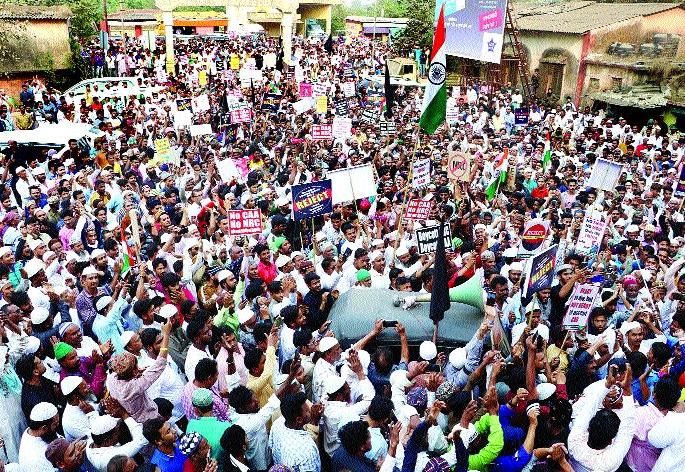 Discipline pattern of 'Maratha Front' in the movement | आंदोलनात ‘मराठा मोर्चां’चा शिस्तीचा पॅटर्न