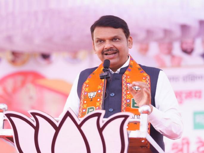 Rahul Gandhi and the alliance of 24 parties is Khichdi No one is ready to believe anyone - Devendra Fadnavis | राहुल गांधी व २४ पक्षांची आघाडी म्हणजे खिचडी; कोणीच कोणाला मानायला तयार नाही - देवेंद्र फडणवीस