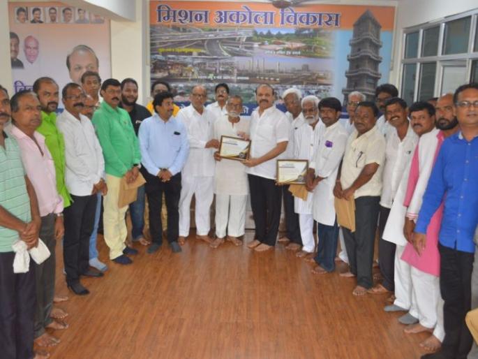 Need of the people to come together for the development of the city: Madan Bhargad | शहराच्या विकासासाठी नागरिकांनी एकत्र येण्याची गरज : मदन भरगड Need of the people to come together for the development of the city: Madan Bhargad | शहराच्या विकासासाठी नागरिकांनी एकत्र येण्याची गरज : मदन भरगड
