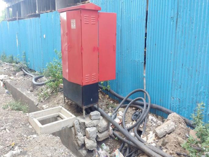 A policeman ended his life by touching an electric DP | इलेक्ट्रिक डीपीला हात लावून पोलिसाने संपविले जीवन A policeman ended his life by touching an electric DP | इलेक्ट्रिक डीपीला हात लावून पोलिसाने संपविले जीवन