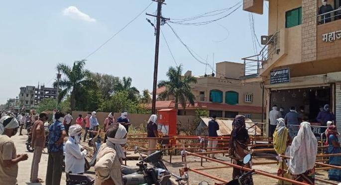  Duty of professors at liquor shops in Murtijapur; Responsibilities assigned as coordinator | मुर्तीजापूरात दारुच्या दुकानांवर प्राध्यापकांची ड्यूटी; समन्वयक म्हणून सोपविली जबाबदारी