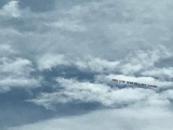 India vs Sri Lanka, Latest News: The security of the Indian team is not enough, the dangerous aircraft fly when the match started | India Vs Sri Lanka, Latest News : भारतीय संघाची सुरक्षा धोक्यात, सामना सुरु असताना गेले धोकादायक विमान