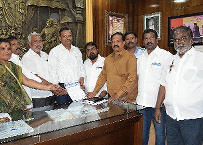 Opposed to setting up a welcome arch | स्वागत कमान उभारण्यास विरोध