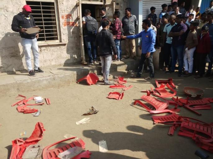 Arvind Jadhav's office vandalized | फागण्यात अरविंद जाधव यांच्या कार्यालयाची तोडफोड Arvind Jadhav's office vandalized | फागण्यात अरविंद जाधव यांच्या कार्यालयाची तोडफोड