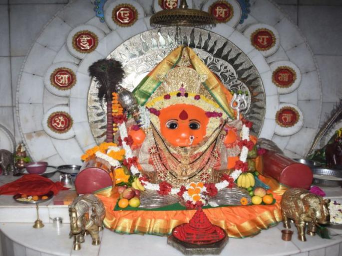 The Ekviradevi temple in Dhule will be open for 3 hours | धुळ्यातील एकवीरादेवी मंदिर २४ तास उघडे राहणार The Ekviradevi temple in Dhule will be open for 3 hours | धुळ्यातील एकवीरादेवी मंदिर २४ तास उघडे राहणार