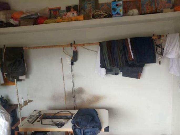Taylor's store burst after Javana's house | जवानाच्या घरानंतर टेलरचे दुकान फोडले Taylor's store burst after Javana's house | जवानाच्या घरानंतर टेलरचे दुकान फोडले