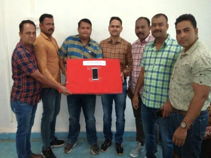 Chitto's mobile thief arrested by local crime branch | चितोडच्या मोबाईल चोरट्याला स्थानिक गुन्हे शाखेने पकडले Chitto's mobile thief arrested by local crime branch | चितोडच्या मोबाईल चोरट्याला स्थानिक गुन्हे शाखेने पकडले
