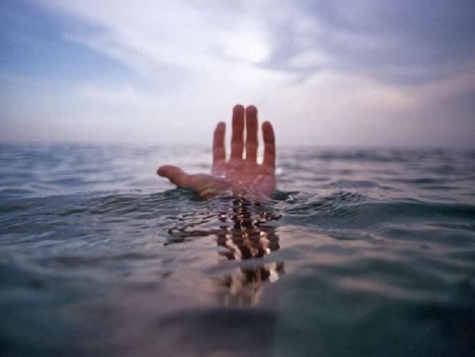 Three siblings drown in a well at Chimthawal in Dhule district | धुळे जिल्ह्यातील चिमठावळ येथे तीन भावंडाचा विहिरीत बुडून मृत्यू Three siblings drown in a well at Chimthawal in Dhule district | धुळे जिल्ह्यातील चिमठावळ येथे तीन भावंडाचा विहिरीत बुडून मृत्यू