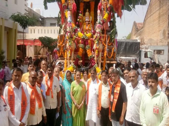 Balaji's rathotsav celebrates Govinda! | गोविंदाच्या जयघोषात बालाजींचा रथोत्सव! Balaji's rathotsav celebrates Govinda! | गोविंदाच्या जयघोषात बालाजींचा रथोत्सव!