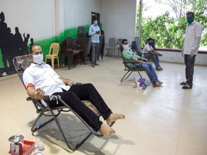 Blood Donation Camp in the mist for 'Corona' sufferers | ‘कोरोना’ग्रस्तांसाठी धुळ्यात रक्तदान शिबिर