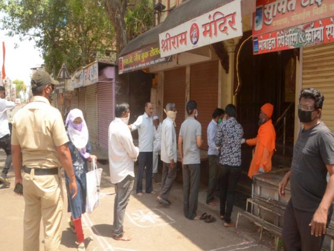 Even among the Ram devotees in Dhule, the horror of Corona is imminent | धुळ्यातील राम भक्तांमध्येही कोरोनाची धास्तीच Even among the Ram devotees in Dhule, the horror of Corona is imminent | धुळ्यातील राम भक्तांमध्येही कोरोनाची धास्तीच