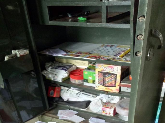 The saint robbed a closed house in the cantonment | संत सेनानगरात बंद घर चोरट्याने फोडले The saint robbed a closed house in the cantonment | संत सेनानगरात बंद घर चोरट्याने फोडले