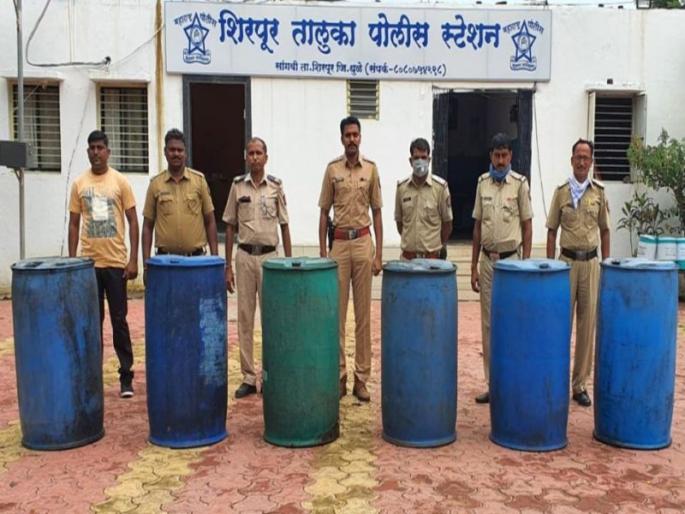 1200 liters of spirits seized from Khairkhuti forest | खैरखुटी जंगलातून पकडला १२०० लिटर स्पिरीटचा साठा 1200 liters of spirits seized from Khairkhuti forest | खैरखुटी जंगलातून पकडला १२०० लिटर स्पिरीटचा साठा