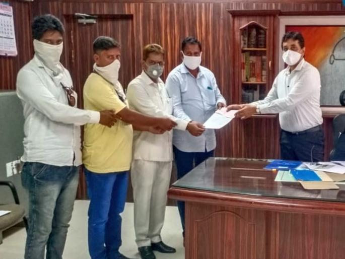 Deposit of honorarium check in CM assistance fund for Kovid | कोविडसाठी मुख्यमंत्री सहायता निधीत मानधनाचा धनादेश जमा Deposit of honorarium check in CM assistance fund for Kovid | कोविडसाठी मुख्यमंत्री सहायता निधीत मानधनाचा धनादेश जमा