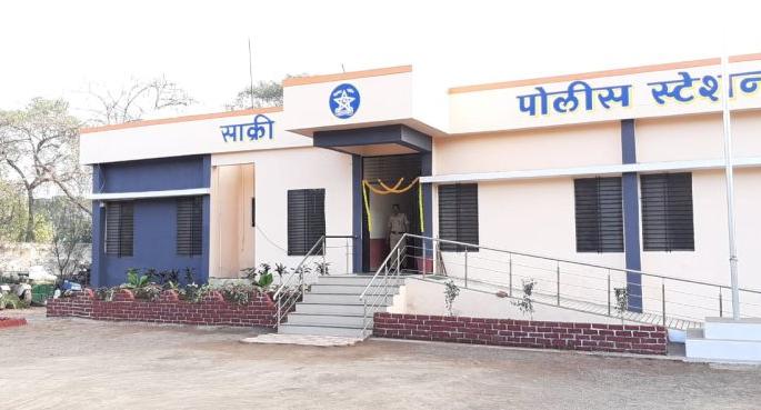 A shiny police station made of rubble | भंगार इमारतीमधून बनले चकाचक पोलीस स्टेशन A shiny police station made of rubble | भंगार इमारतीमधून बनले चकाचक पोलीस स्टेशन