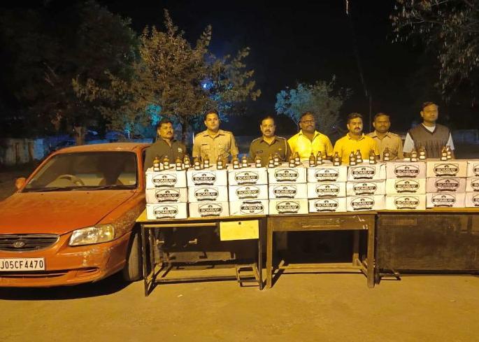 Alcohol stocks worth Rs 4.5 lakh seized | साडेचार लाख रुपयांचा दारू साठा हस्तगत Alcohol stocks worth Rs 4.5 lakh seized | साडेचार लाख रुपयांचा दारू साठा हस्तगत