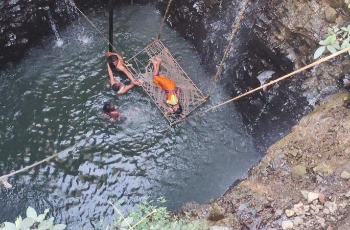 Life saved by a woman who committed suicide | आत्महत्या करणाऱ्या महिलेचे वाचविले प्राण Life saved by a woman who committed suicide | आत्महत्या करणाऱ्या महिलेचे वाचविले प्राण