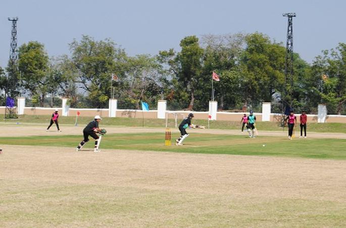 Mukund Jewelers won the opening match of the series | शुभारंभाच्या साखळी सामन्यात मुकूंद ज्वेलर्सचा संघ विजेता Mukund Jewelers won the opening match of the series | शुभारंभाच्या साखळी सामन्यात मुकूंद ज्वेलर्सचा संघ विजेता