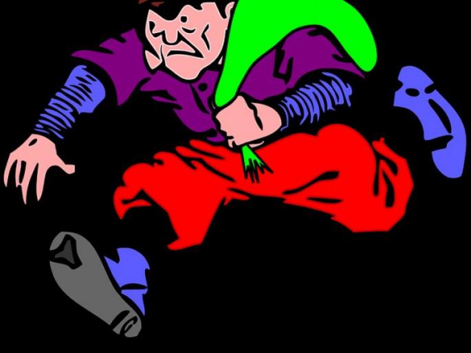 Board officers' house blown up in Shirpur | शिरपुरात मंडळ अधिकाऱ्यांचे घर फोडले