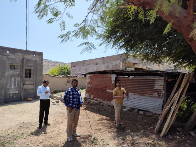 Action against electricity thieves of Mahavidran! Theft of electricity was started by throwing code: a case was registered | महावितरणची वीज चोरट्यांवर कारवाई! आकोडे टाकून सुरू होती वीजचोरी : गुन्हा दाखल Action against electricity thieves of Mahavidran! Theft of electricity was started by throwing code: a case was registered | महावितरणची वीज चोरट्यांवर कारवाई! आकोडे टाकून सुरू होती वीजचोरी : गुन्हा दाखल