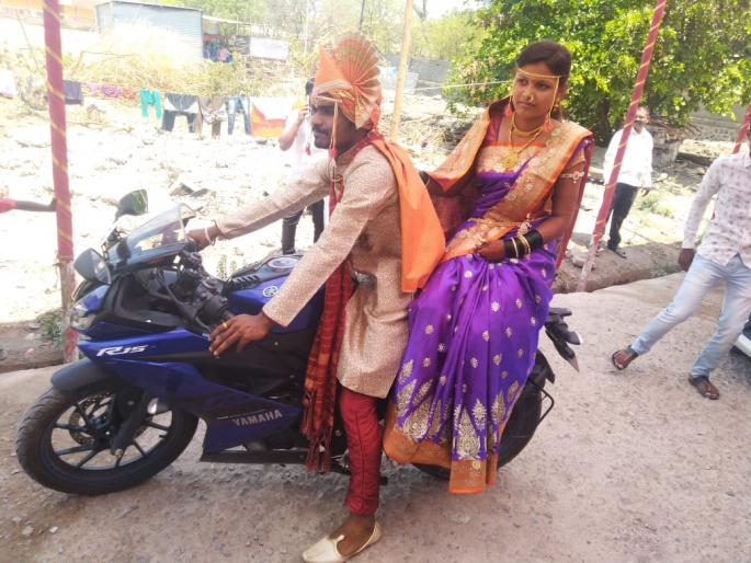 Prior to marriage, the 'king of democracy' | लग्नाआधी निघाली  ‘लोकशाहीची वरात’