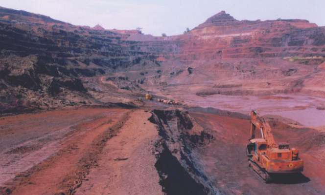 Does the government have a problem to start the mining? | खाणी सुरू होण्यास सरकारचाच अडथळा आहे का? Does the government have a problem to start the mining? | खाणी सुरू होण्यास सरकारचाच अडथळा आहे का?