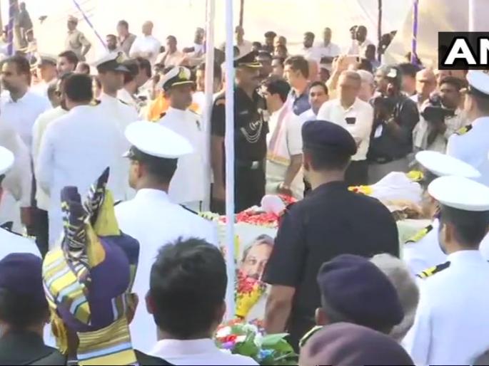 Funeral on goa Chief minister Manohar Parrikar | 'मनोहारी' पर्वाचा अंत; पर्रीकर अनंतात विलीन Funeral on goa Chief minister Manohar Parrikar | 'मनोहारी' पर्वाचा अंत; पर्रीकर अनंतात विलीन