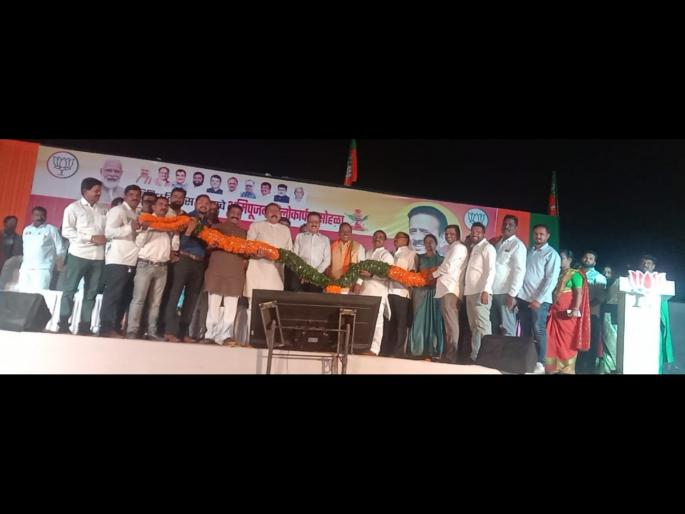 State Minister Girish Mahajan inaugurated the new building of Rajip School in Khopte at a cost of 7 crores. | सात कोटी खर्चाच्या खोपटे येथील राजिप शाळेच्या अद्यावत इमारतीचे राज्यमंत्री गिरीष महाजन यांच्या हस्ते लोकार्पण State Minister Girish Mahajan inaugurated the new building of Rajip School in Khopte at a cost of 7 crores. | सात कोटी खर्चाच्या खोपटे येथील राजिप शाळेच्या अद्यावत इमारतीचे राज्यमंत्री गिरीष महाजन यांच्या हस्ते लोकार्पण