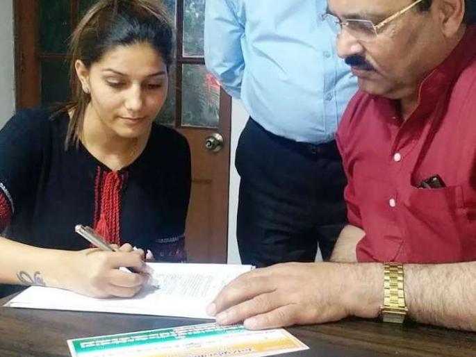 Sapna Chaudhary and Soniya's profession are same; The advice given by BJP MLA to Rahul Gandhi | सपना चौधरीने काँग्रेस प्रवेशाचे वृत्त फेटाळले; काँग्रेसने फोटोच प्रसिद्ध केले Sapna Chaudhary and Soniya's profession are same; The advice given by BJP MLA to Rahul Gandhi | सपना चौधरीने काँग्रेस प्रवेशाचे वृत्त फेटाळले; काँग्रेसने फोटोच प्रसिद्ध केले